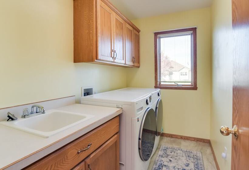 5 Mi To Dtwn: Pet Friendly  Wheatland Twin  Home!