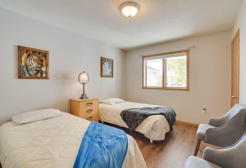 5 Mi To Dtwn: Pet Friendly  Wheatland Twin  Home!