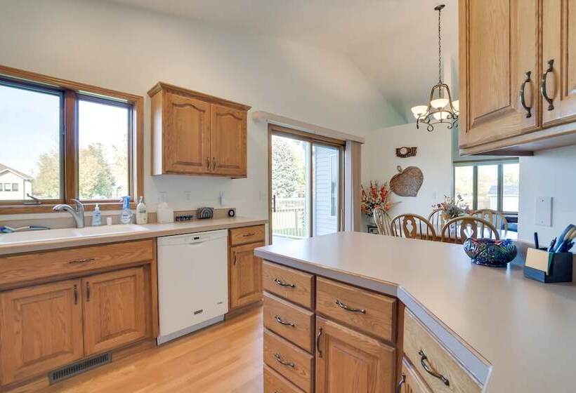 5 Mi To Dtwn: Pet Friendly  Wheatland Twin  Home!