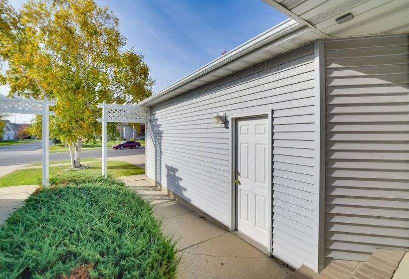 5 Mi To Dtwn: Pet Friendly  Wheatland Twin  Home!