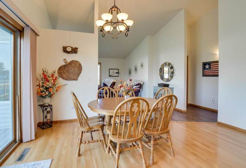 5 Mi To Dtwn: Pet Friendly  Wheatland Twin  Home!