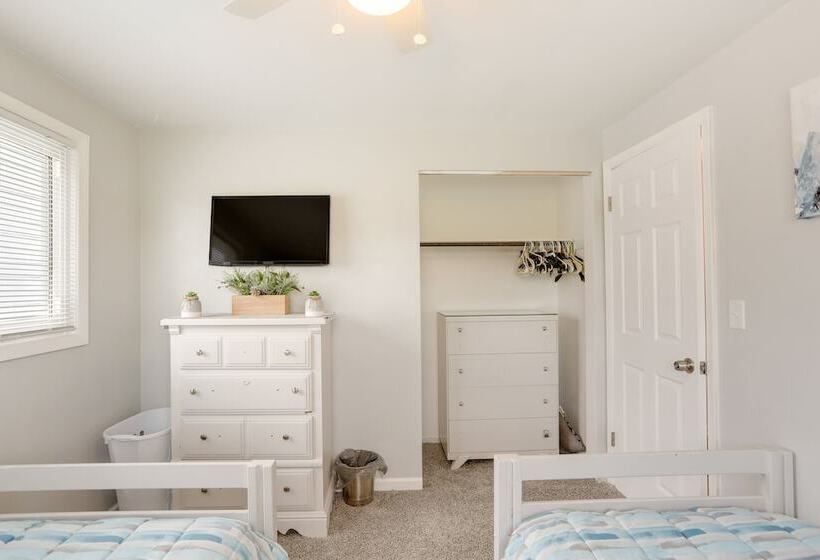 Pet Friendly Lorain Retreat W/ Fenced Yard!