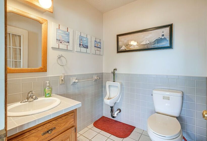 Pool, Deck & Fire Pit: Dog Friendly Ohio Escape!