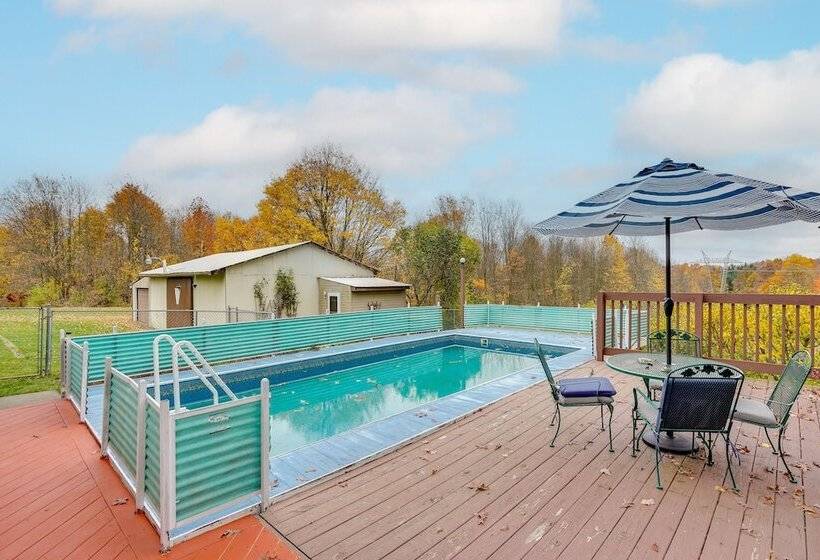 Pool, Deck & Fire Pit: Dog Friendly Ohio Escape!