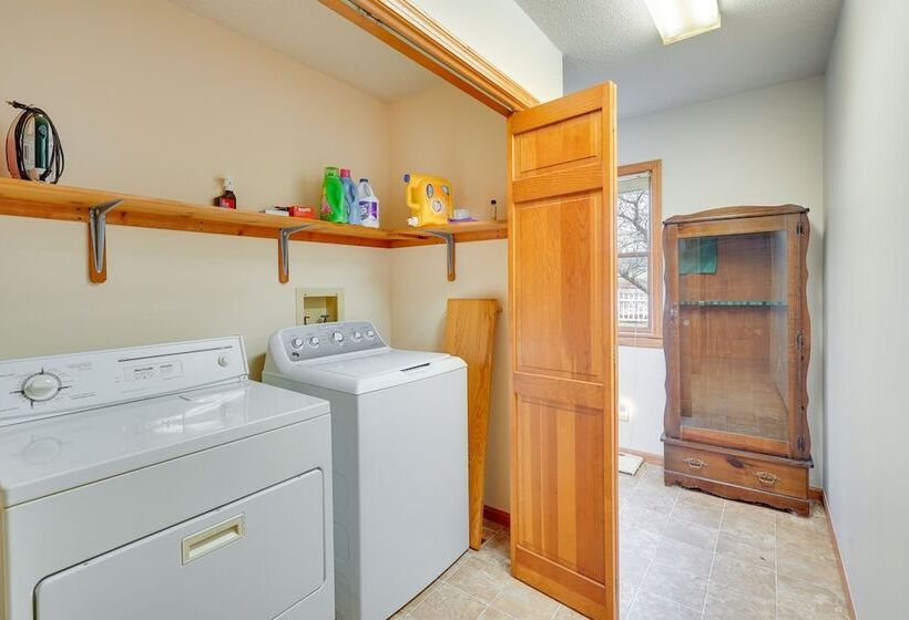 Pool, Deck & Fire Pit: Dog Friendly Ohio Escape!