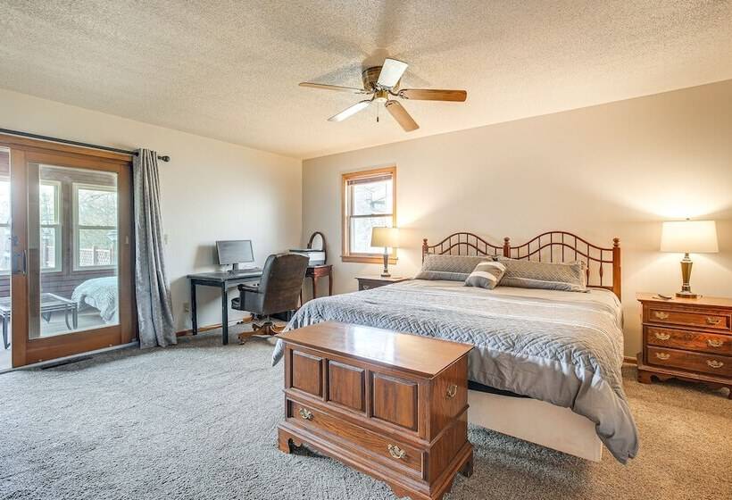 Pool, Deck & Fire Pit: Dog Friendly Ohio Escape!