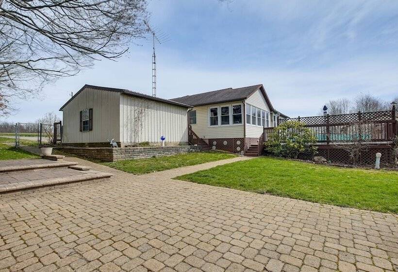 Pool, Deck & Fire Pit: Dog Friendly Ohio Escape!