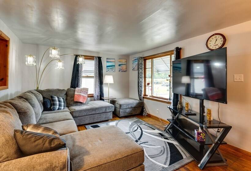 Pet Friendly Ohio Retreat W/ Patio & Fire Pit!