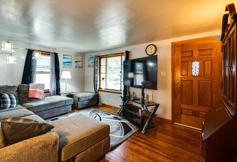 Pet Friendly Ohio Retreat W/ Patio & Fire Pit!