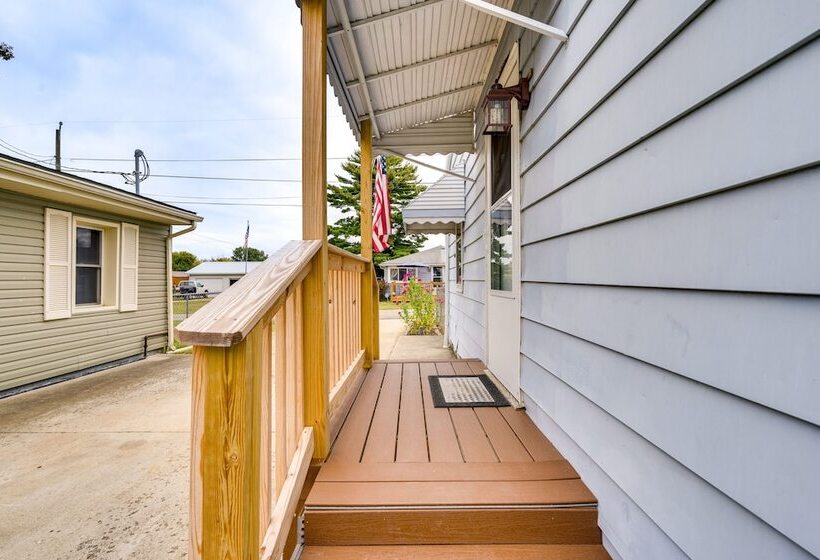 Pet Friendly Ohio Retreat W/ Patio & Fire Pit!