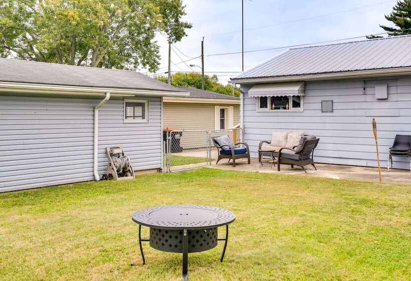 Pet Friendly Ohio Retreat W/ Patio & Fire Pit!