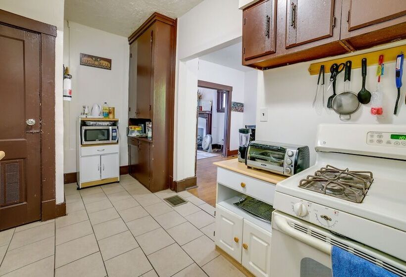 Pet Friendly Pittsburgh Home ~ 9 Mi To Downtown!