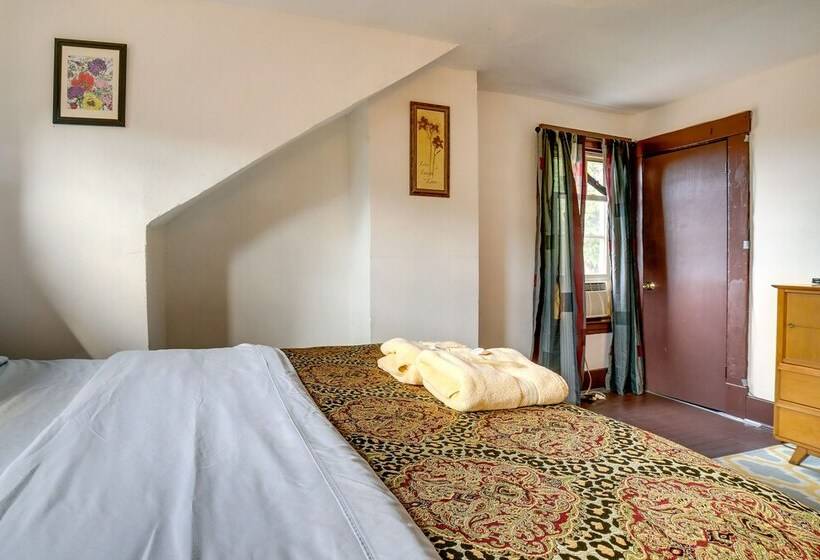 Pet Friendly Pittsburgh Home ~ 9 Mi To Downtown!