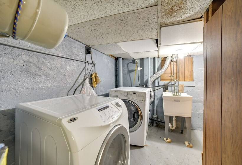 Pet Friendly Pittsburgh Home ~ 9 Mi To Downtown!