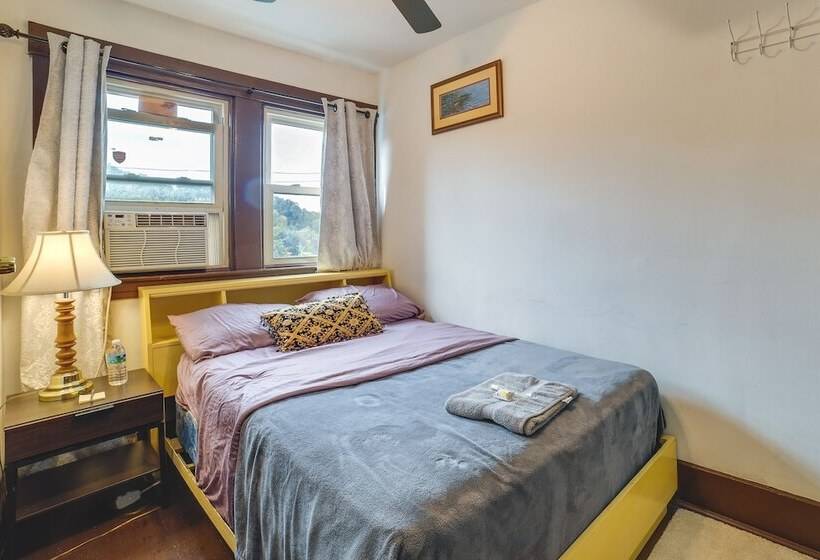 Pet Friendly Pittsburgh Home ~ 9 Mi To Downtown!