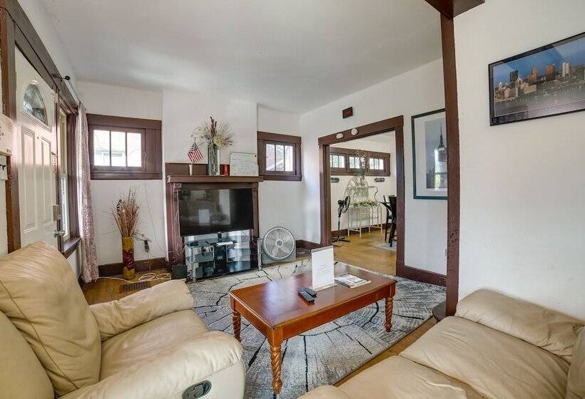 Pet Friendly Pittsburgh Home ~ 9 Mi To Downtown!