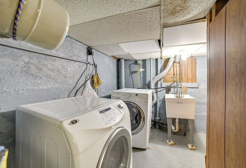 Pet Friendly Pittsburgh Home ~ 9 Mi To Downtown!
