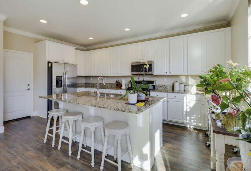 Reno Home ~ 7 Mi To Reno Sparks Convention Center!