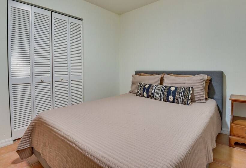 Pet Friendly Sarasota Home: 2 Mi To Bayfront Park!