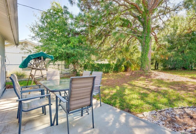 Pet Friendly Sarasota Home: 2 Mi To Bayfront Park!