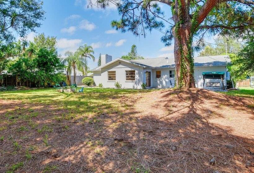 Pet Friendly Sarasota Home: 2 Mi To Bayfront Park!