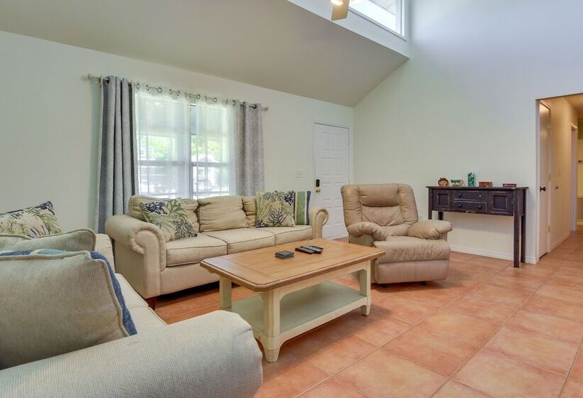 Pet Friendly Sarasota Home: 2 Mi To Bayfront Park!