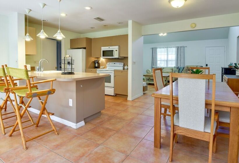 Pet Friendly Sarasota Home: 2 Mi To Bayfront Park!