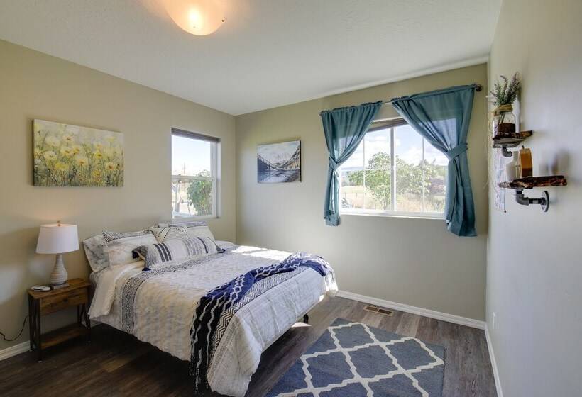 Pet Friendly Stevensville Home W/ Mountain Views!