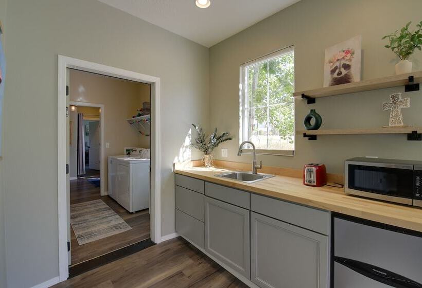 Pet Friendly Stevensville Home W/ Mountain Views!