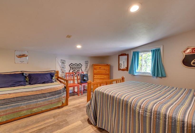 Pet Friendly Strawberry Cottage W/ Patio & Yard!