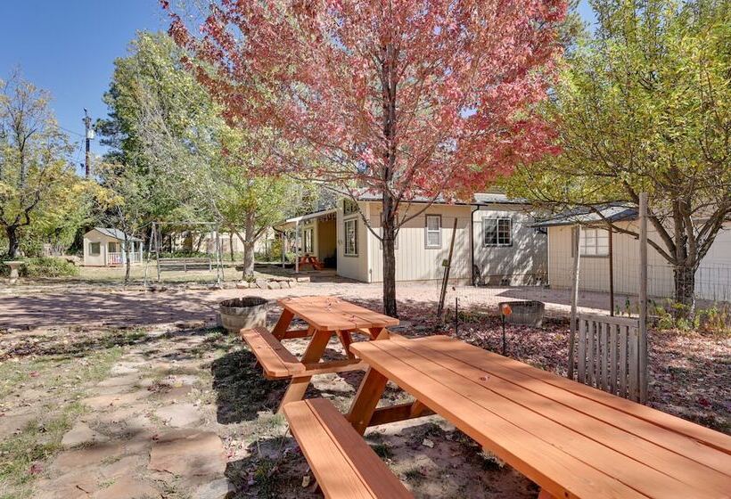 Pet Friendly Strawberry Cottage W/ Patio & Yard!