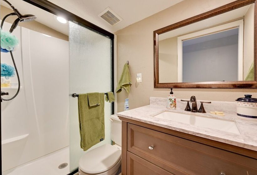 Pet Friendly Strawberry Cottage W/ Patio & Yard!