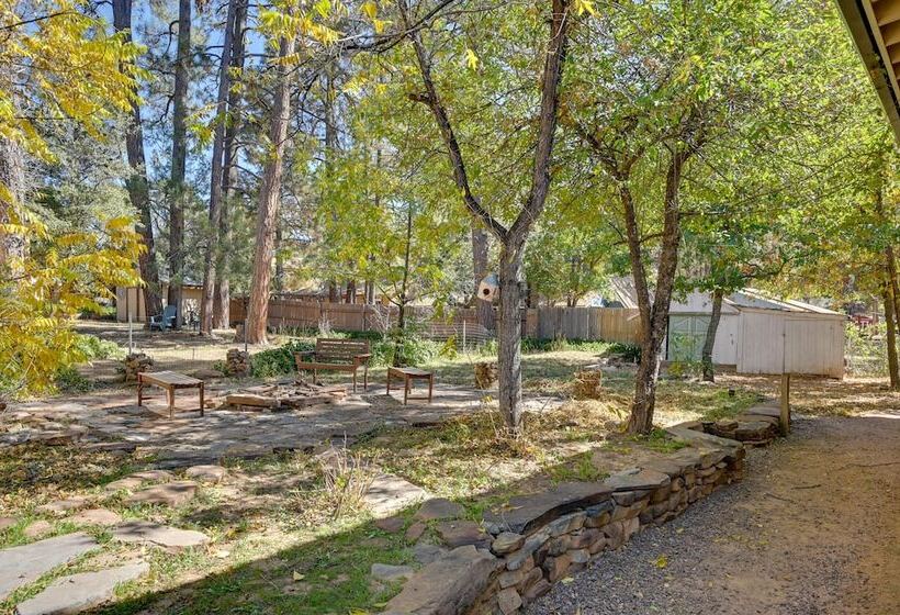 Pet Friendly Strawberry Cottage W/ Patio & Yard!