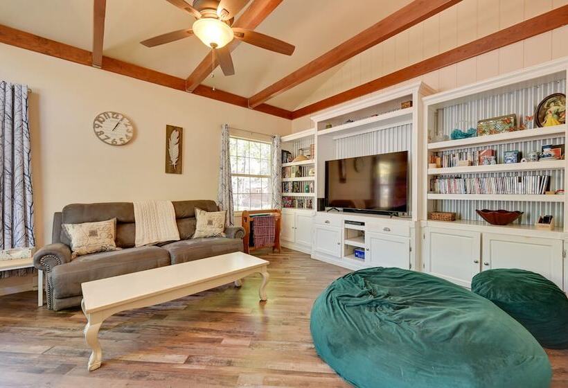 Pet Friendly Strawberry Cottage W/ Patio & Yard!