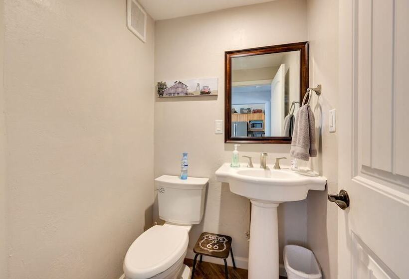 Pet Friendly Strawberry Cottage W/ Patio & Yard!