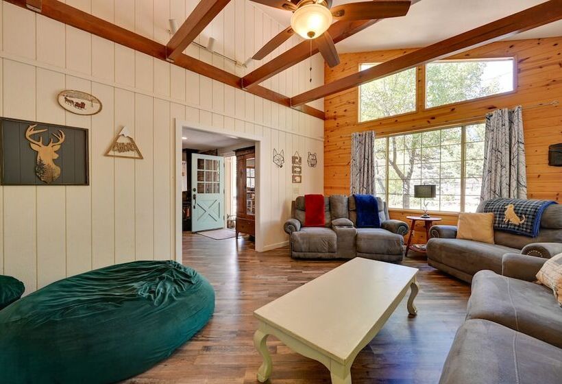 Pet Friendly Strawberry Cottage W/ Patio & Yard!