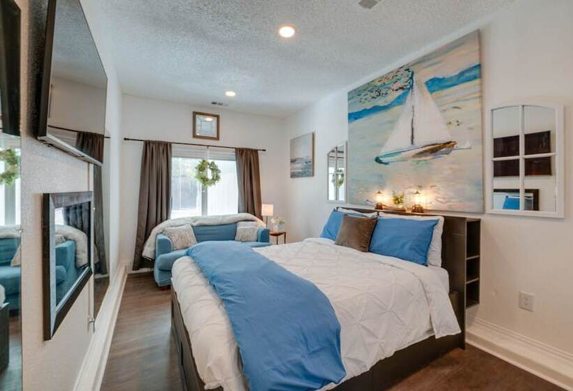 Walk To Lewisville Lake: Pet Friendly Texas Abode!