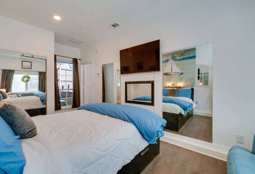 Walk To Lewisville Lake: Pet Friendly Texas Abode!