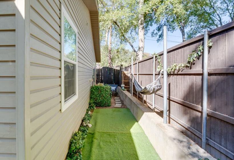 Walk To Lewisville Lake: Pet Friendly Texas Abode!