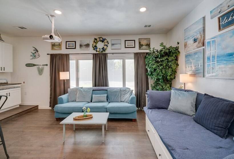 Walk To Lewisville Lake: Pet Friendly Texas Abode!