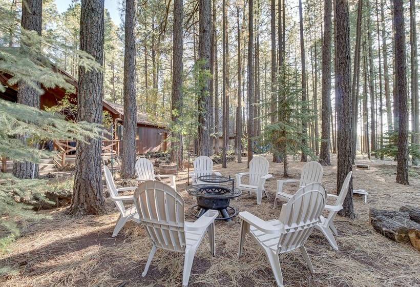 Pinetop Cabin W/ 2 Fireplaces & Hot Tub!