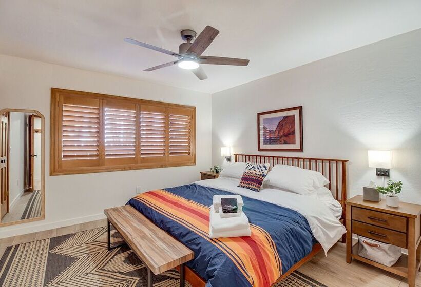 Pinetop Cabin W/ 2 Fireplaces & Hot Tub!