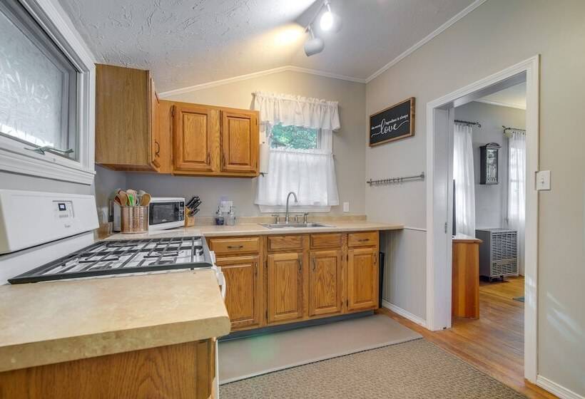 Quiet Plymouth Cottage On Great South Pond!