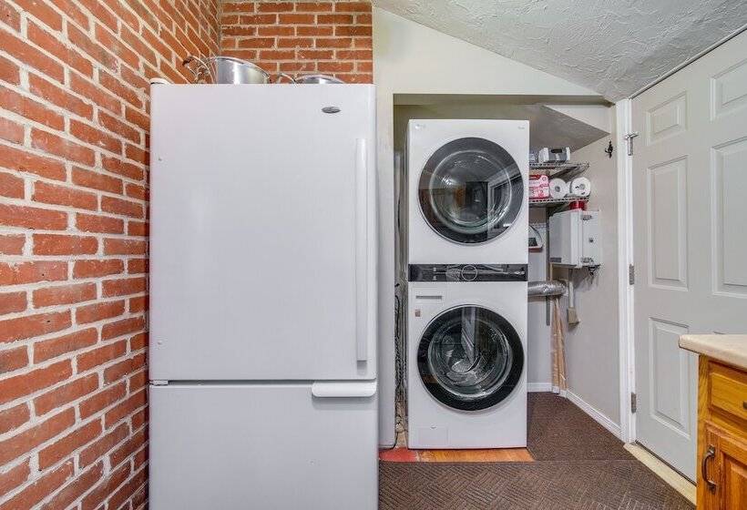 Quiet Plymouth Cottage On Great South Pond!