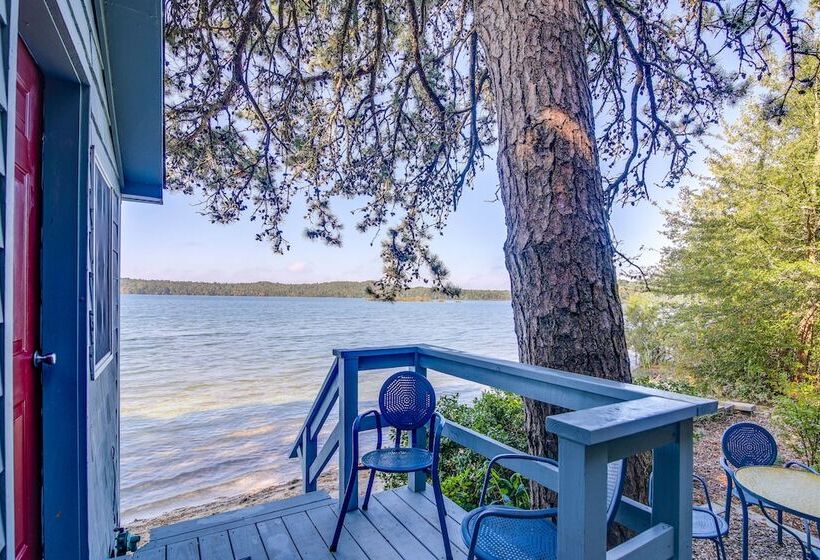 Quiet Plymouth Cottage On Great South Pond!
