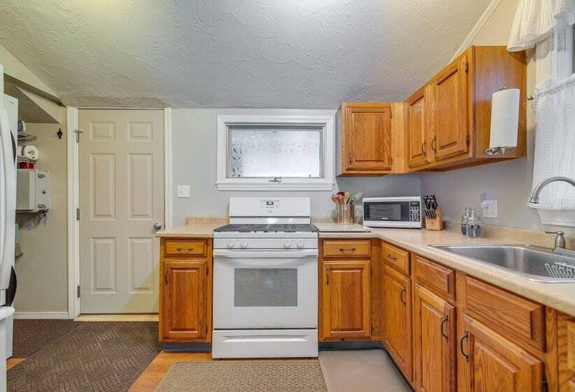 Quiet Plymouth Cottage On Great South Pond!