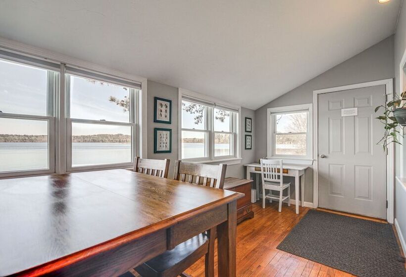Quiet Plymouth Cottage On Great South Pond!