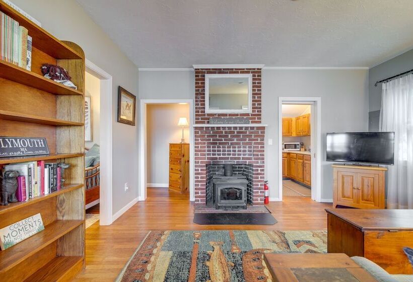 Quiet Plymouth Cottage On Great South Pond!