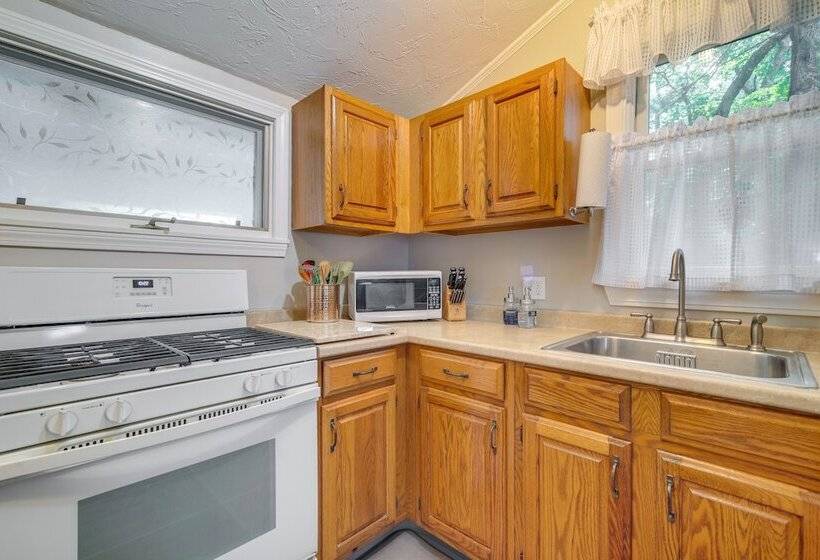 Quiet Plymouth Cottage On Great South Pond!