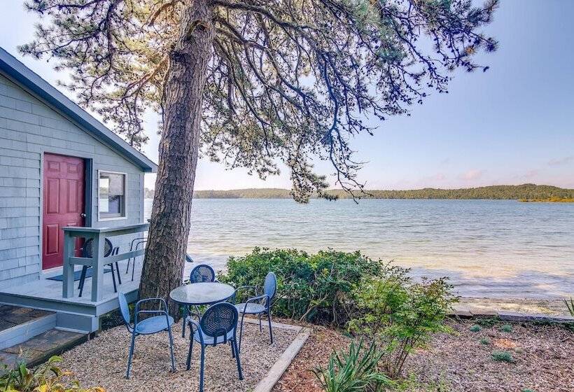 Quiet Plymouth Cottage On Great South Pond!